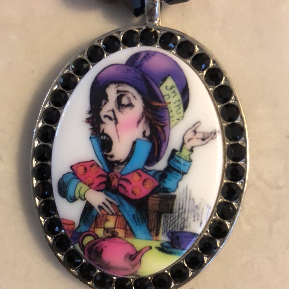 Mad Hatter Alice in Wonderland necklace - Picture 2 of 7